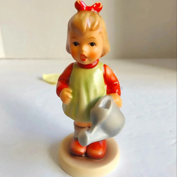 M.I. Hummel Club #1072 "Nature's Gift" Figure, EXC, Original Packaging - Picture 2 of 10